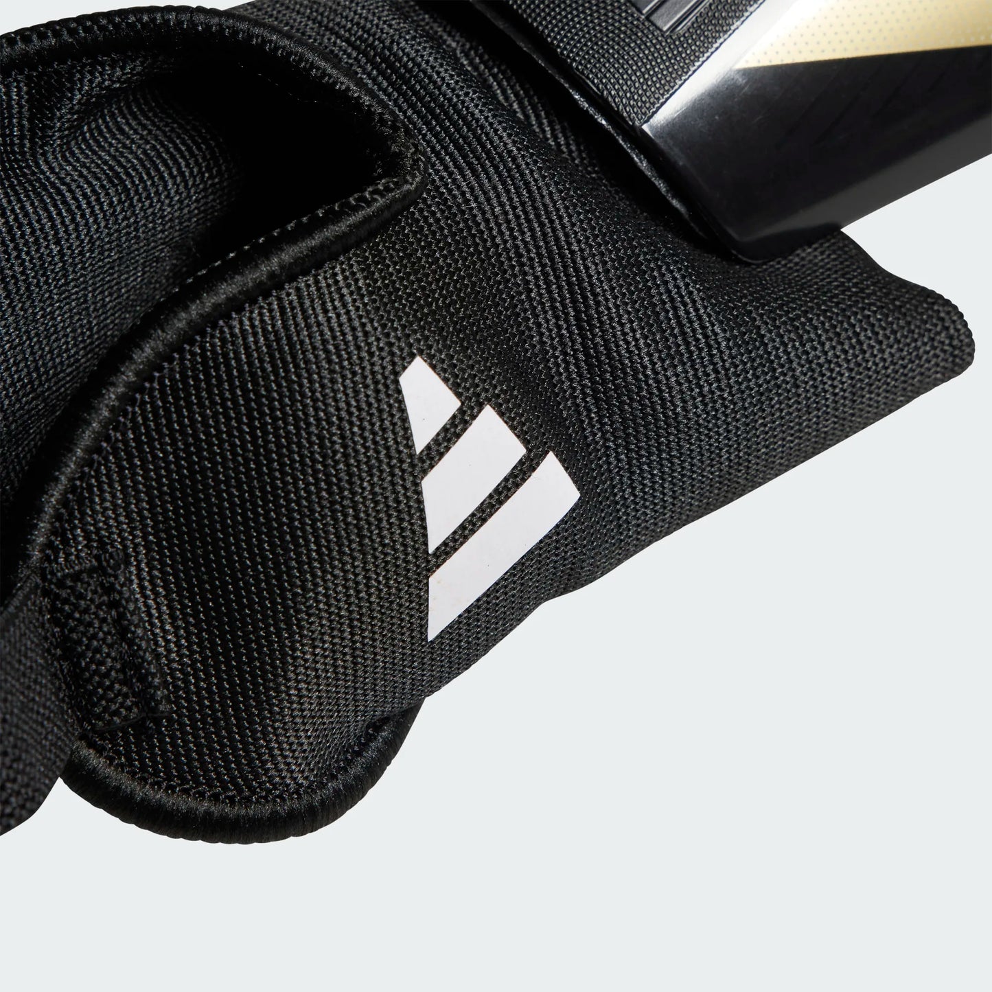 TIRO SG MTC BLACK/GOLDMT/WHITE